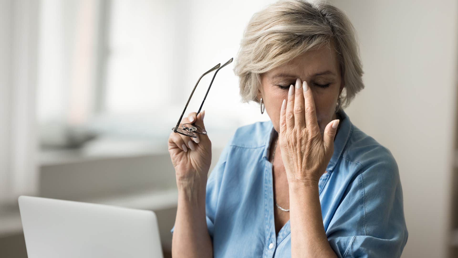 frustrated woman holding her forehead