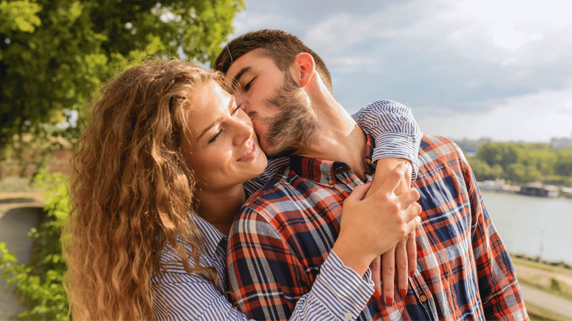 husband offering wife a genuine apology