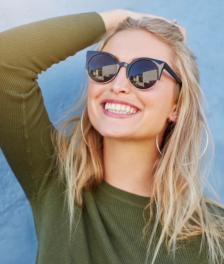 Blonde woman smiling in suglasses while single 