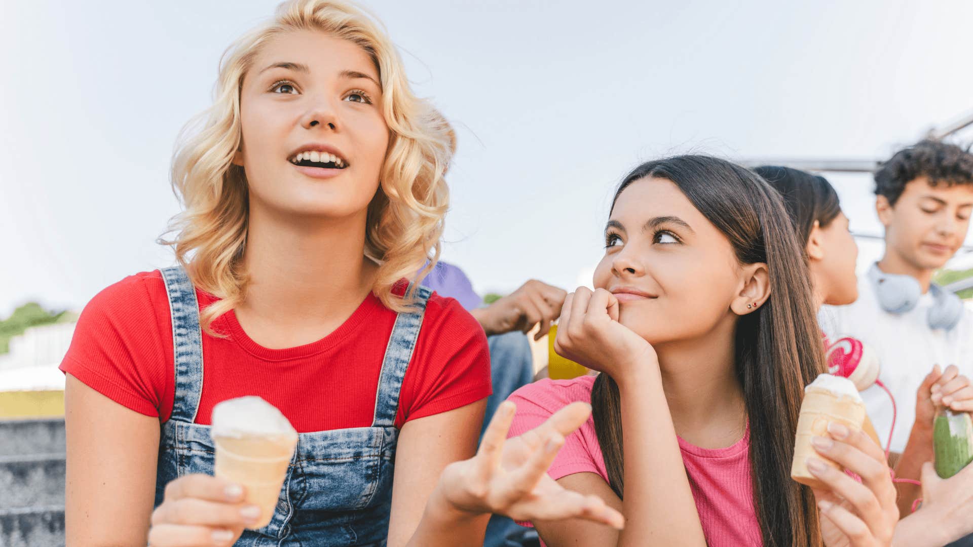 friends eating icecream outdoors