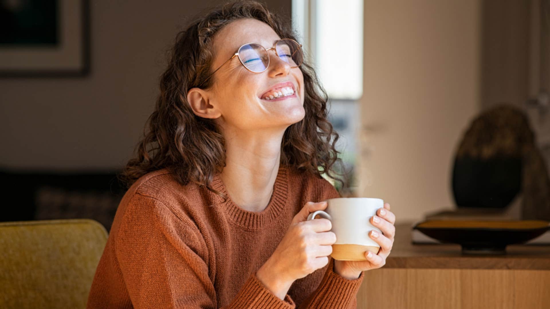 woman practicing gratitude 