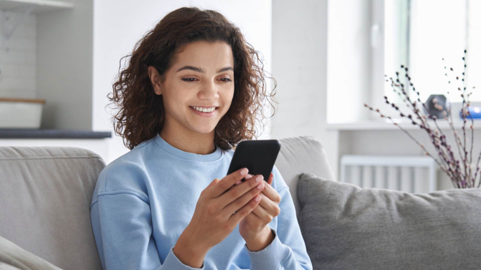 woman setting her intention for someone to text her 