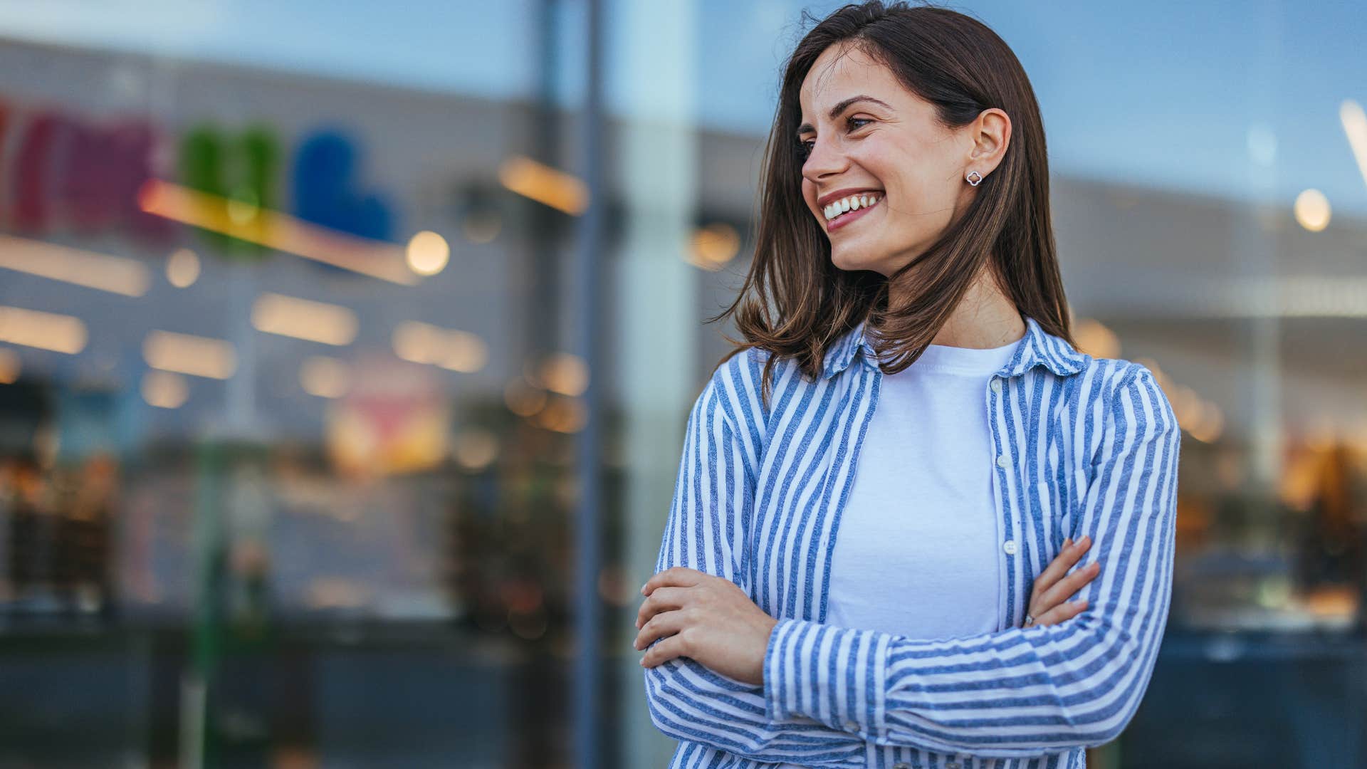 woman wearing classic shirt