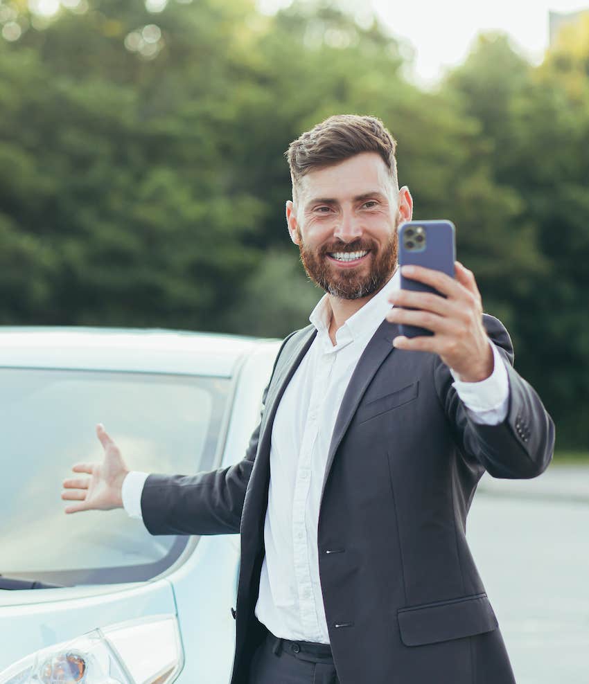 Man takes selfie to brag about car and dress up his life