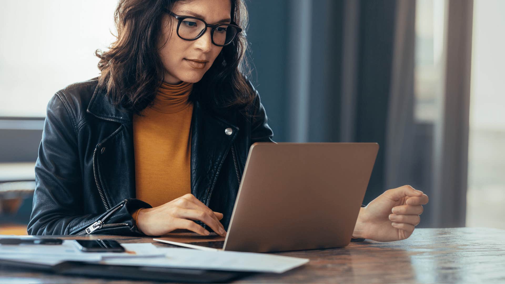 smart woman ignoring texts while she works