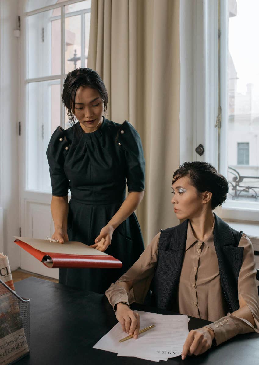 employee handing notes over to toxic boss