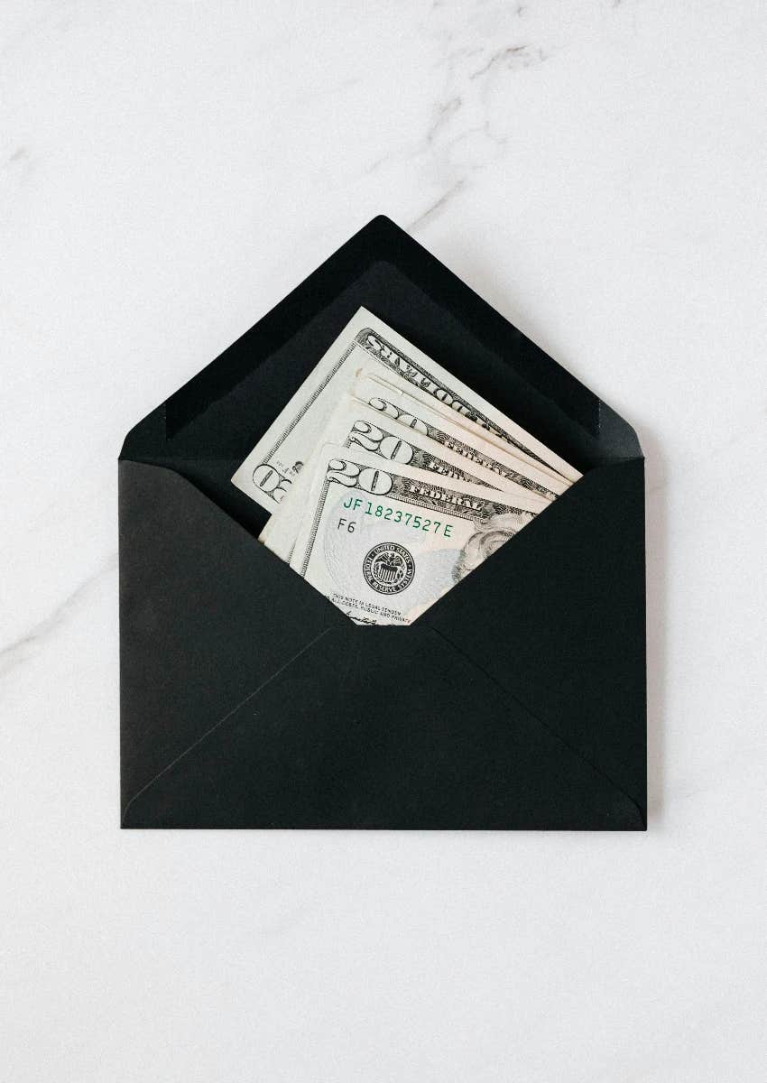 budget expert urges stop saving money envelope