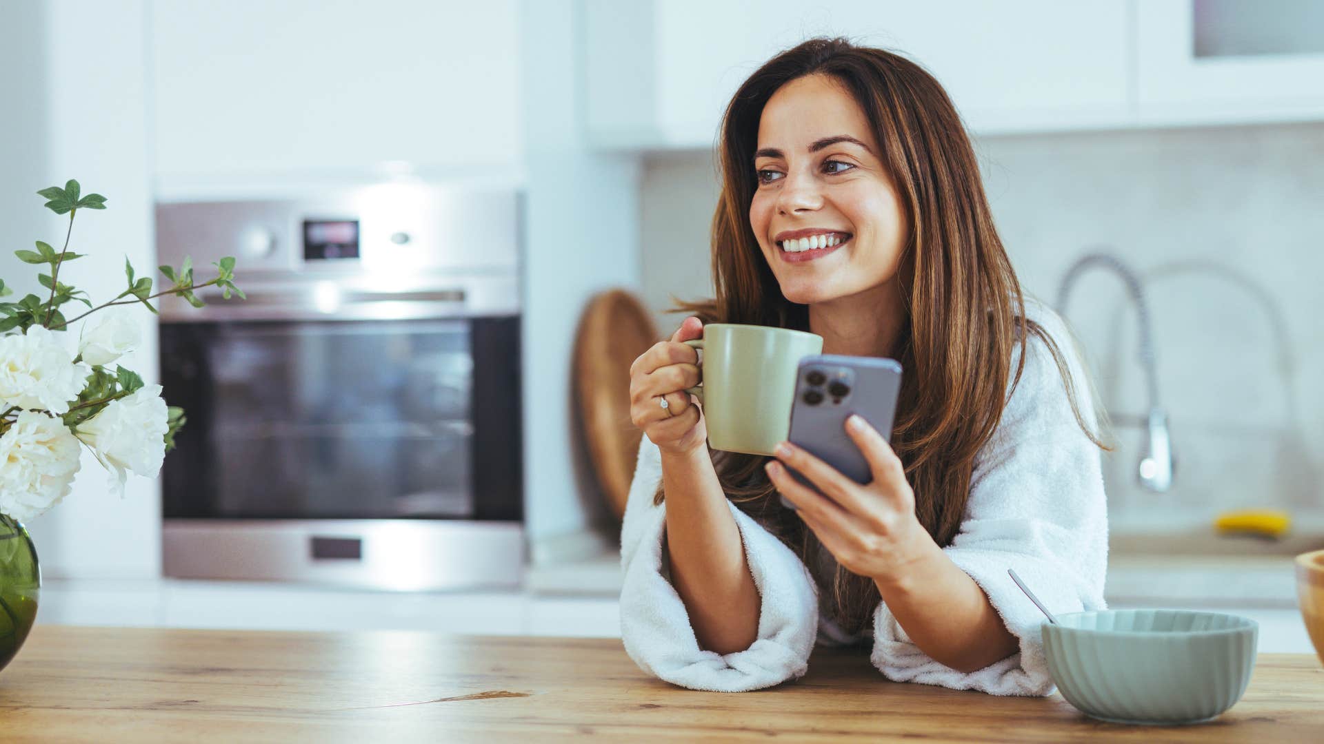 woman drinking coffee for her morning routine