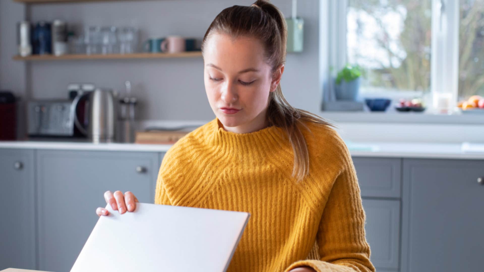 woman turning off her computer