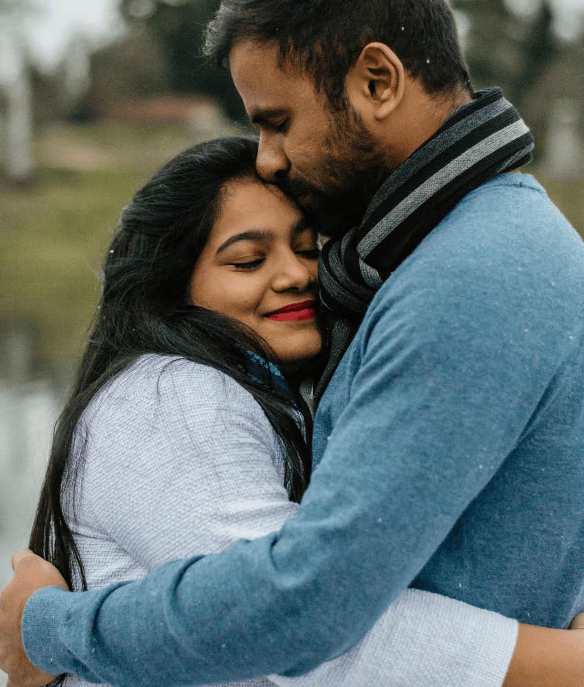 couple hugging knowing the secrets to make their marriage last