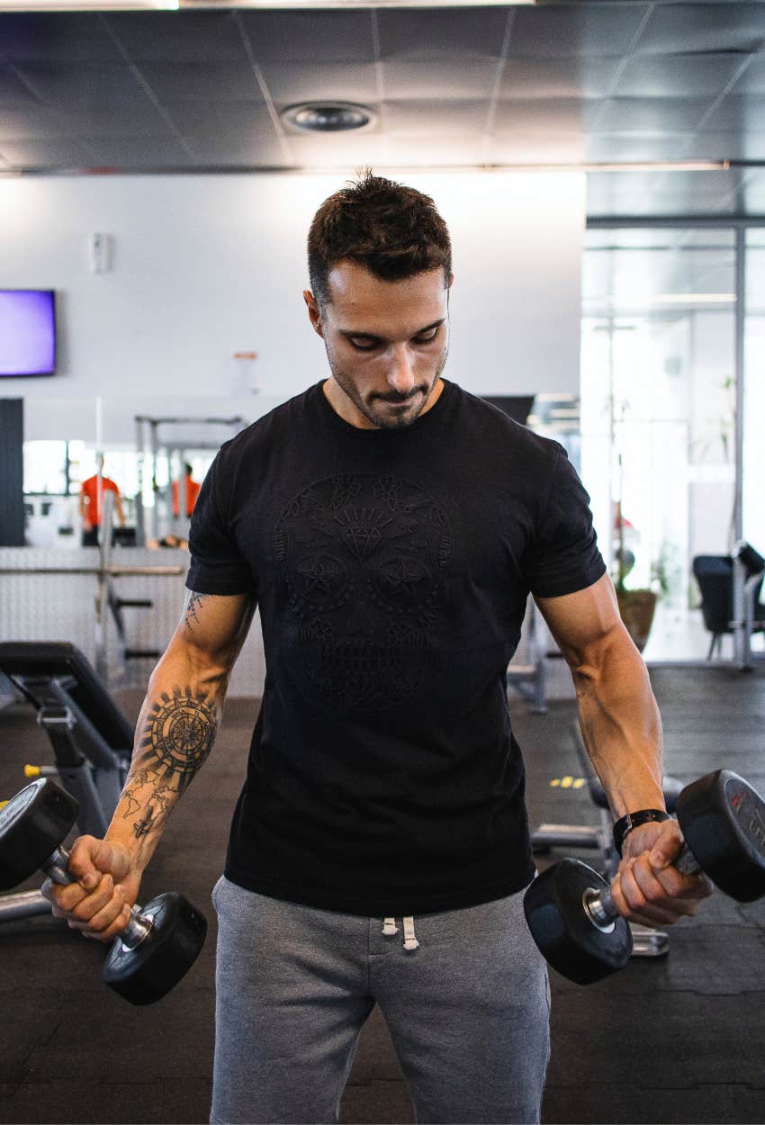 Man working out in the gym because he wants to look good