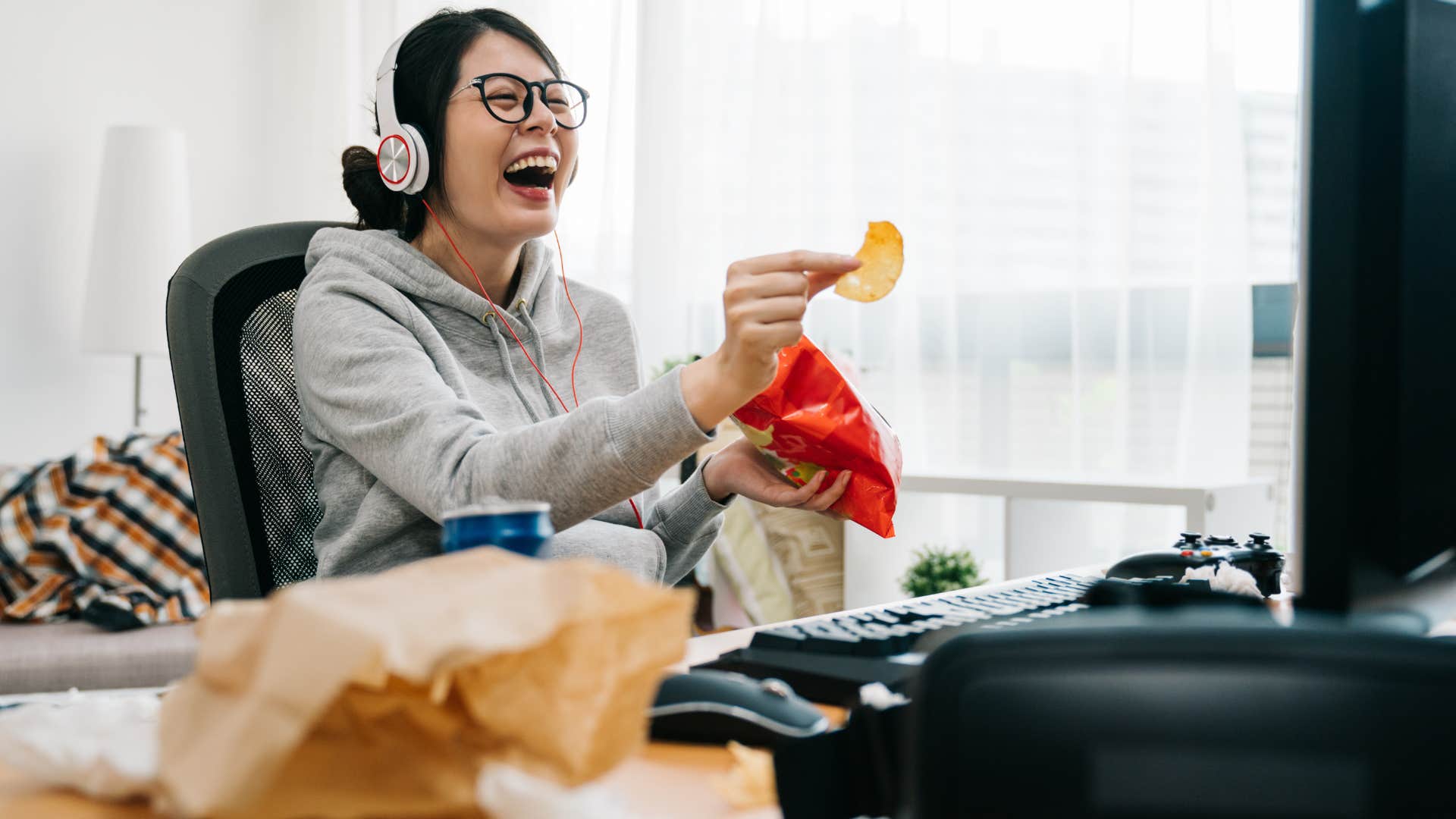 woman eating chips while gaming