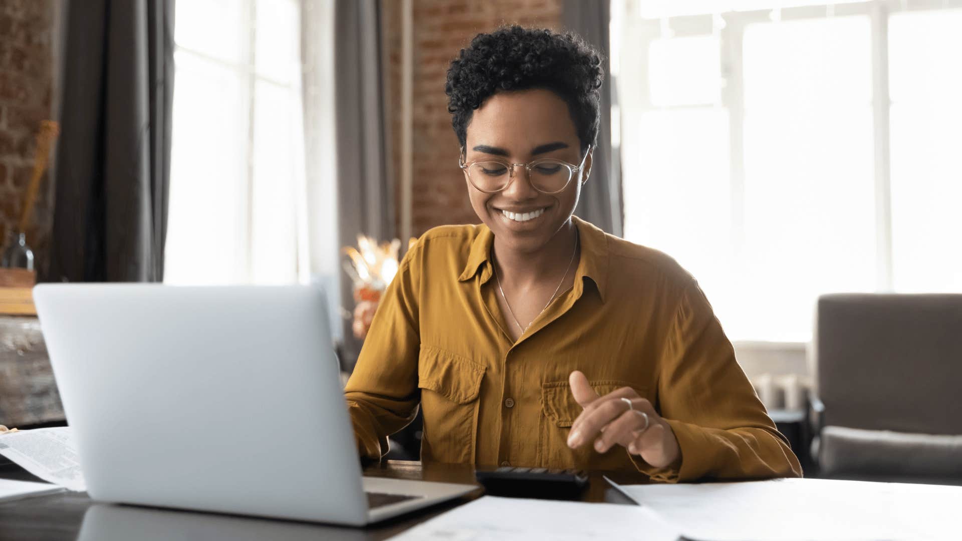 woman easily adapting to new job