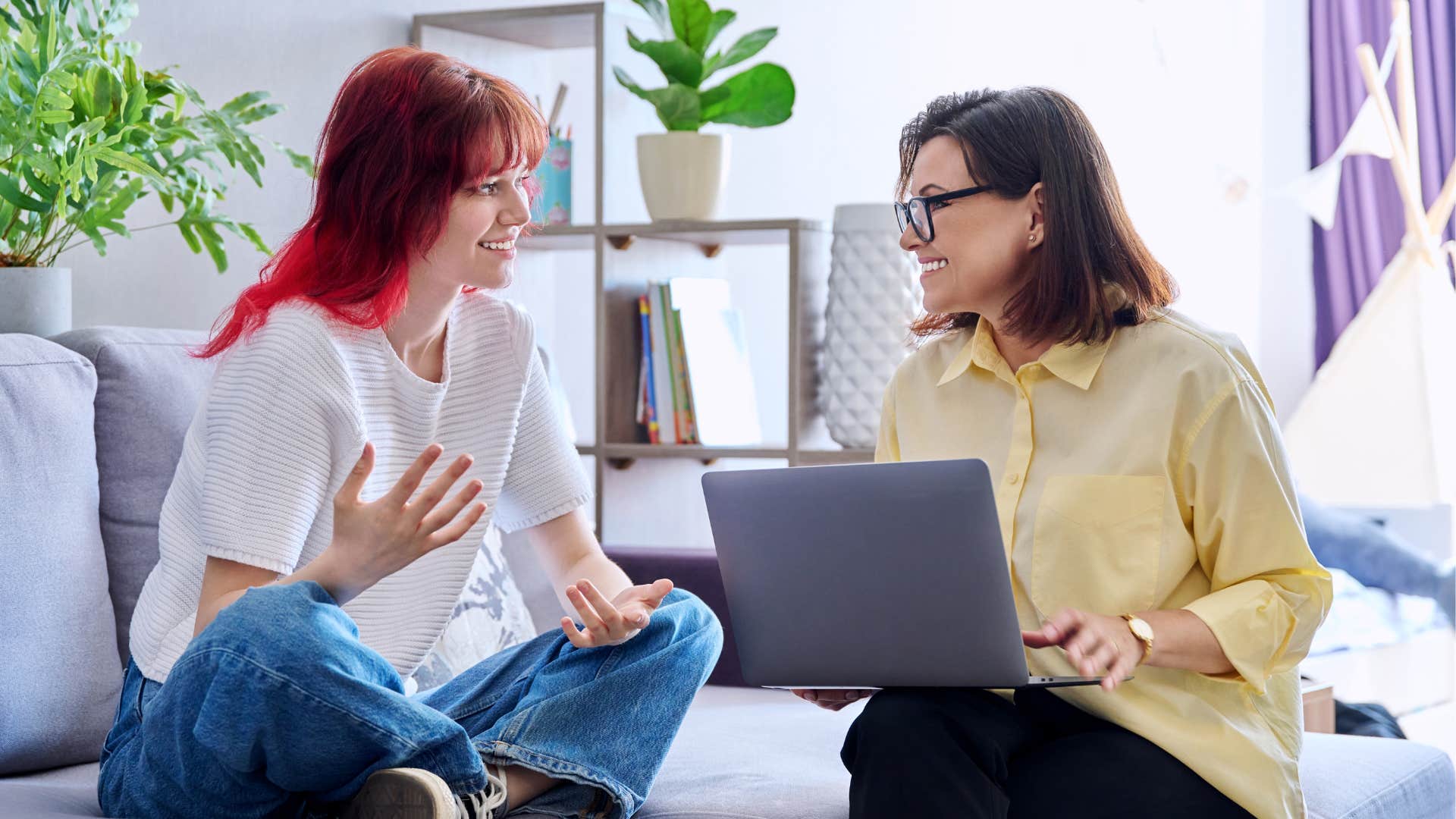 Gen Z woman goes to therapy to help her mental health