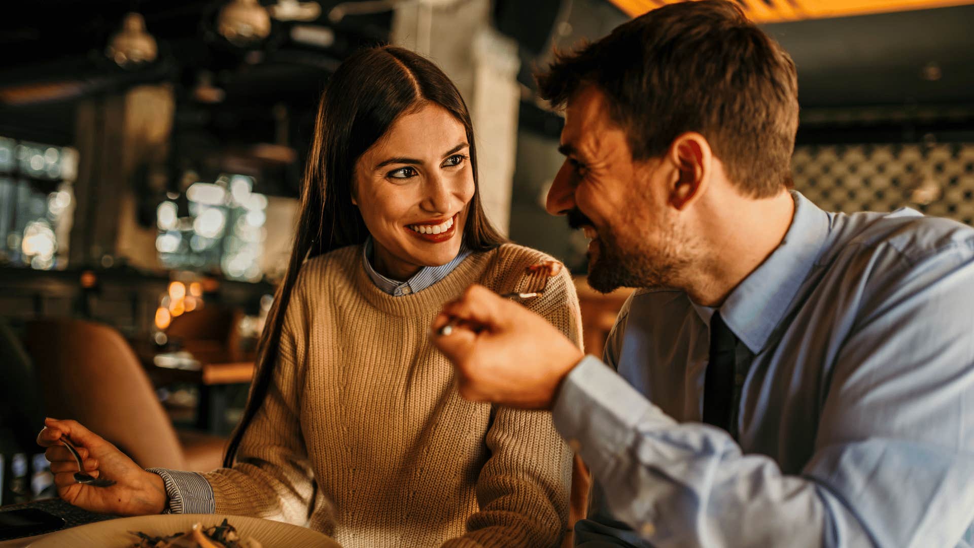 couple on dinner date