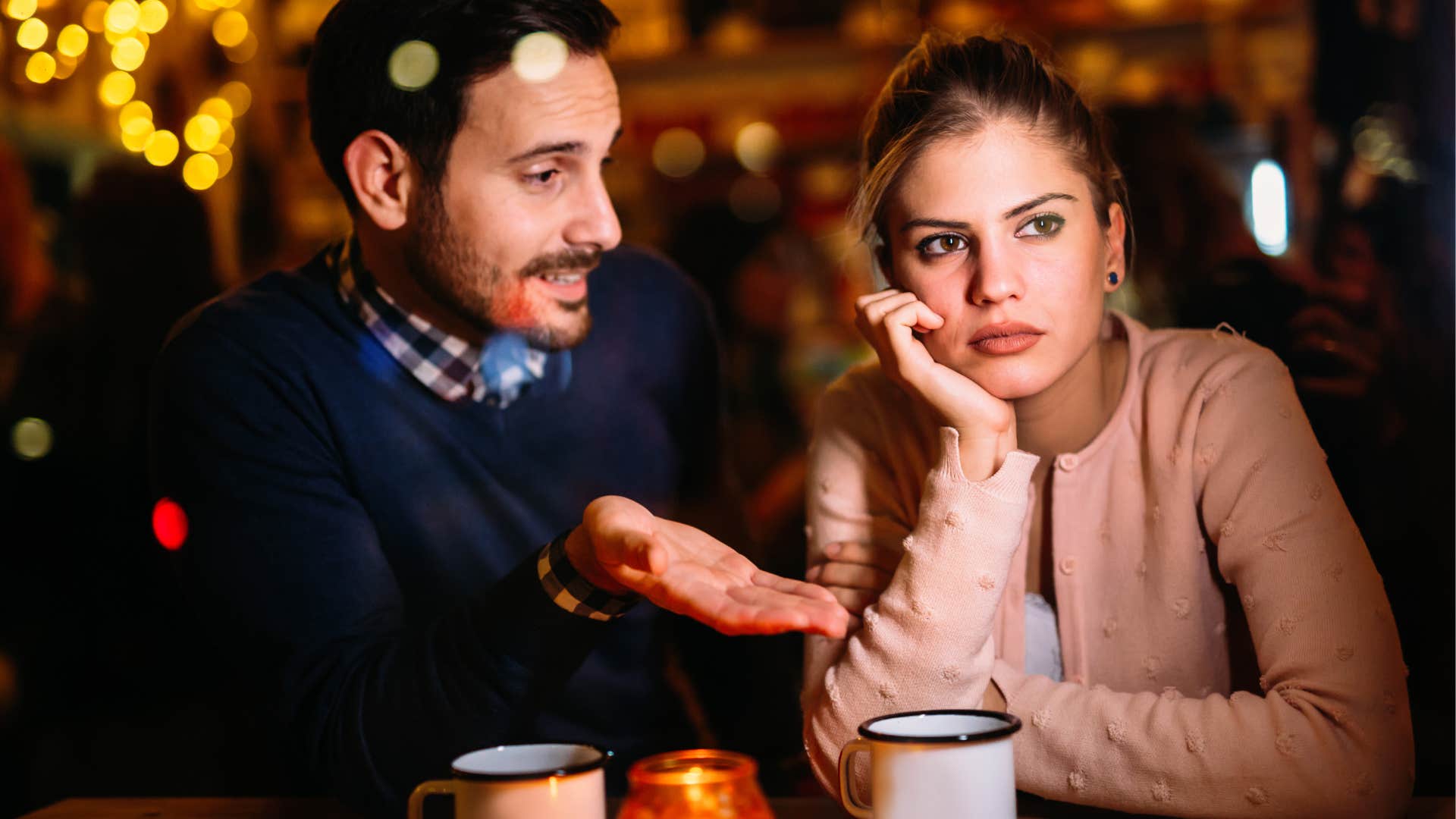 Man crosses his girlfriend’s boundaries at a bar