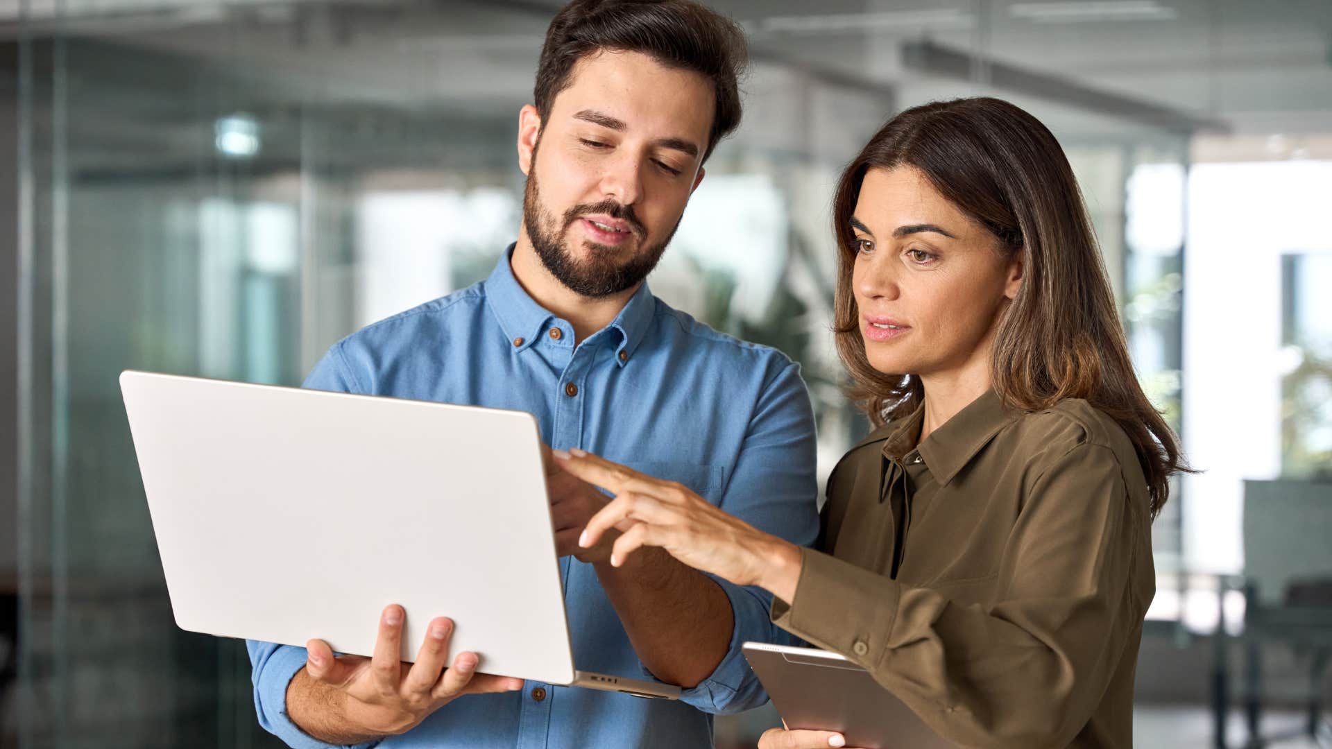 Man talking to his boss about appropriate compensation