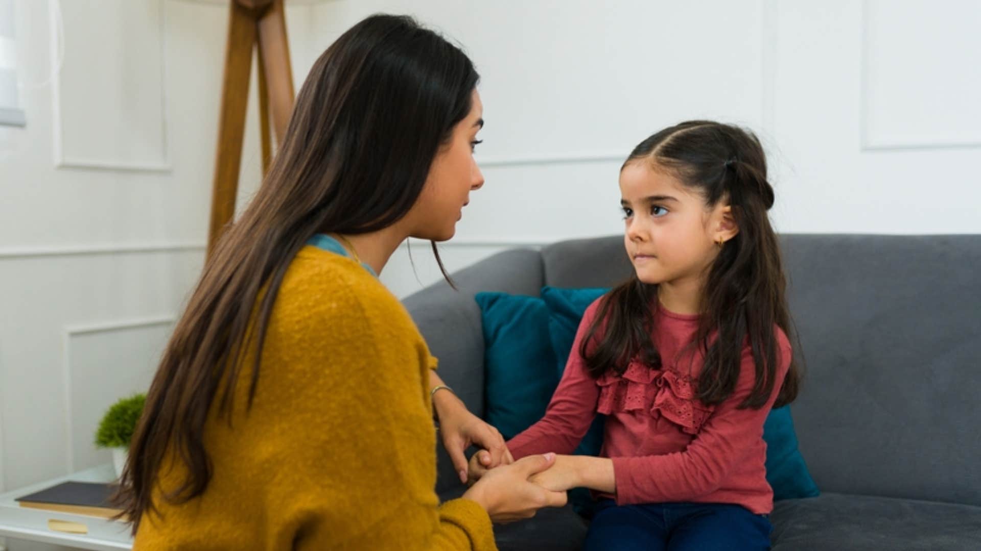 mom telling daughter not to argue with adults 