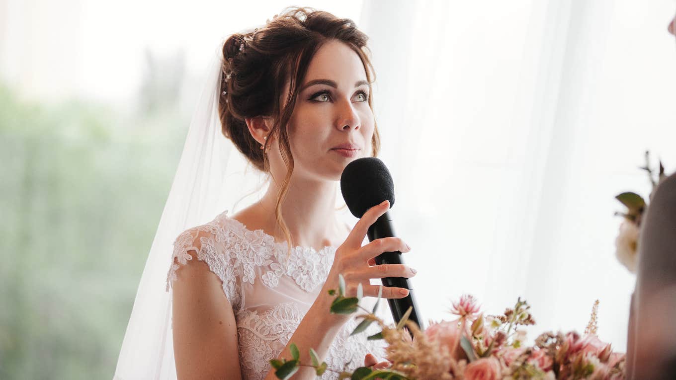 Groom's Mom Feels Hurt After Bride Talked About Her Mother In Wedding Speech bride talking about her mother in her wedding speech