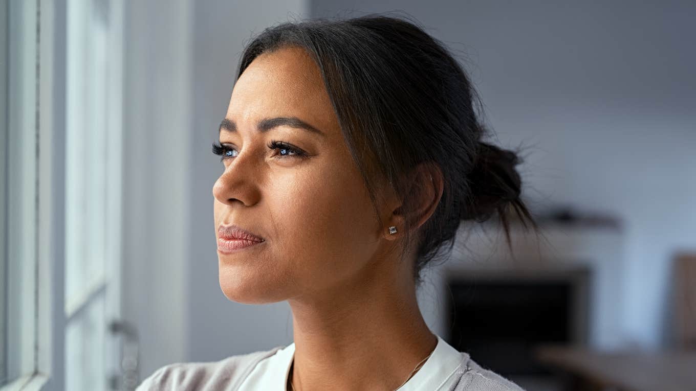 People Who Keep The Upper Hand In Relationships Often Swear By These Boundaries, According To Psychology Woman keeps upper hand in the relationship.