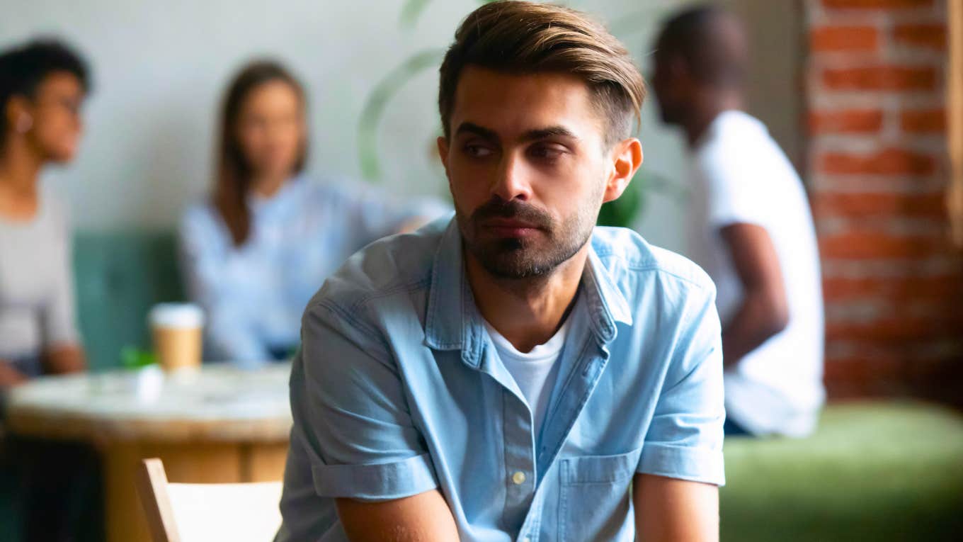 People Who Feel Disconnected & Alone Even In A Room Of People Usually Have These Reasons People Who Feel Disconnected & Alone Even In A Room Of People Usually Have These Reasons