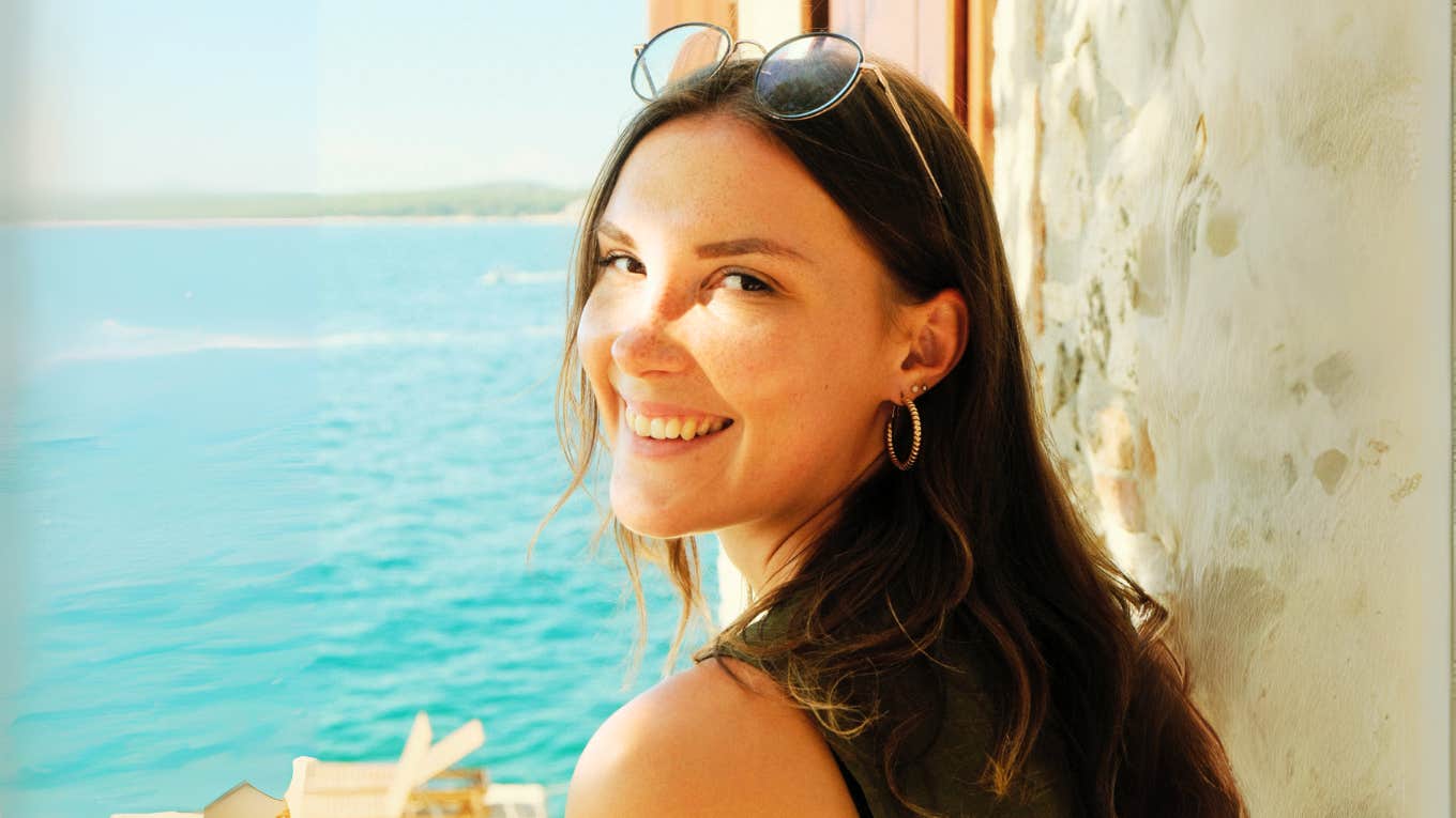 5 Traits Truly Magnetic Women Use To Attract Kind, Chivalrous Men, According To Psychology Magnetic woman who attracts kind chivalrous men.
