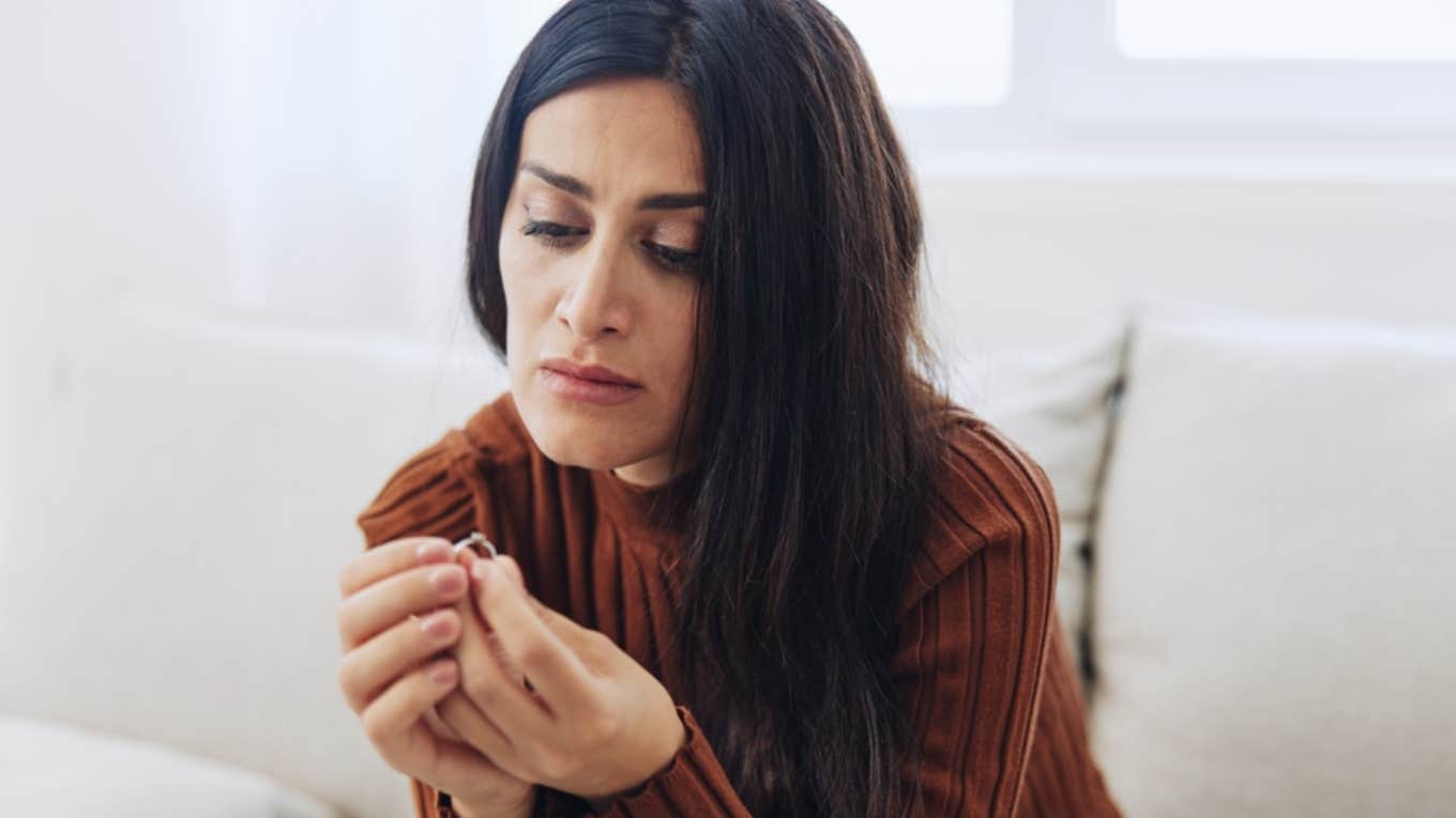 Women Are Agreeing That You Should Break Up With A Man Who Proposes With A Ring You Hate woman unhappy with engagement ring