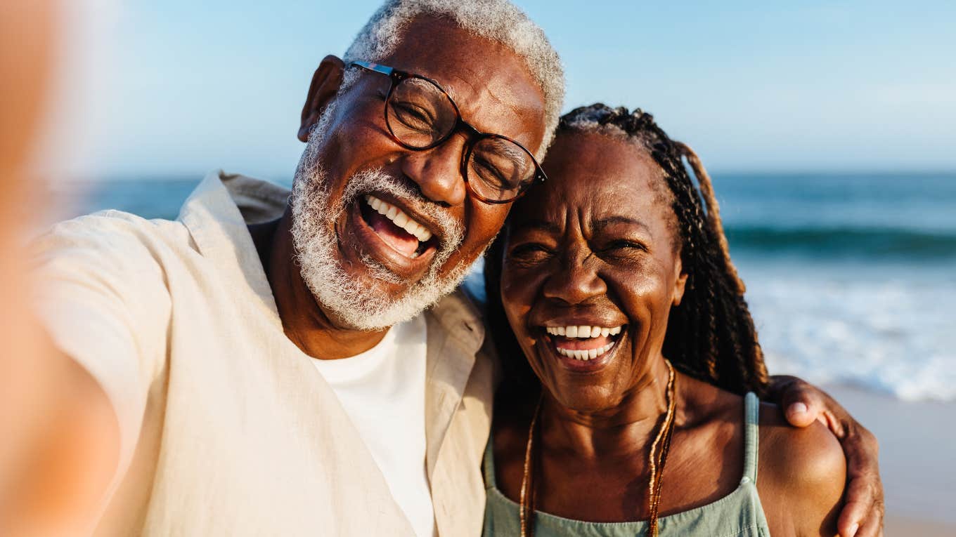 Experts Say These Basic Marriage Habits Help More Than Therapy — If You Make Them A Priority Couple having basic marriage habits that help more than therapy.