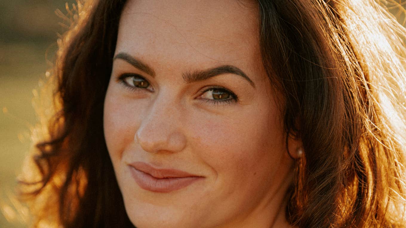Ways To Create A Genuine Soul Connection With The Person You Love, According To Experts Woman creates soul connection with person she loves.