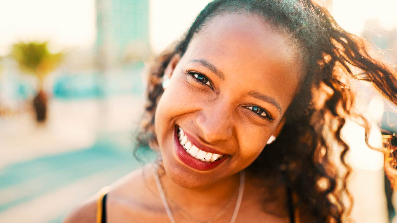 Things That Instantly Make Someone A Captivating Conversationalist, According To Psychology Captivating conversationalist.