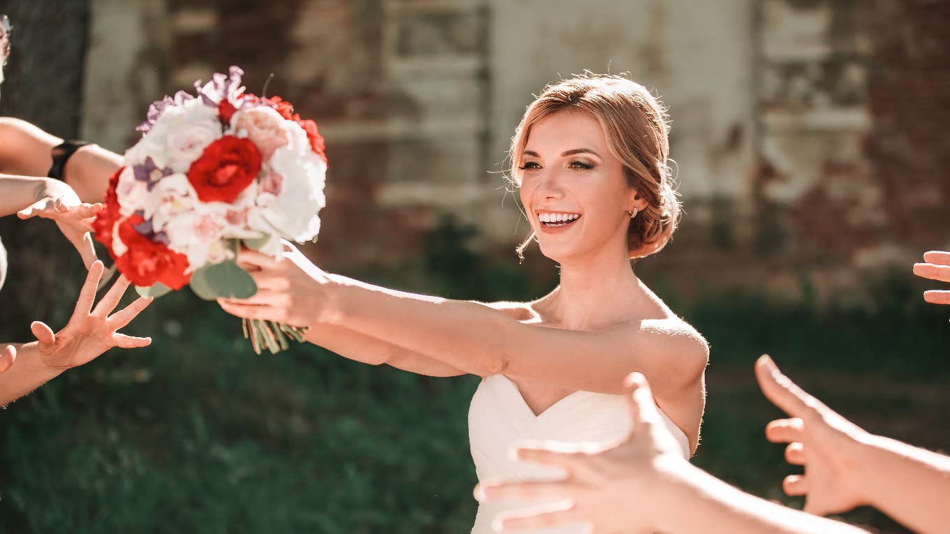 Man Proposes To Bride's Sister During Her Wedding bride preparing to toss the bouquet