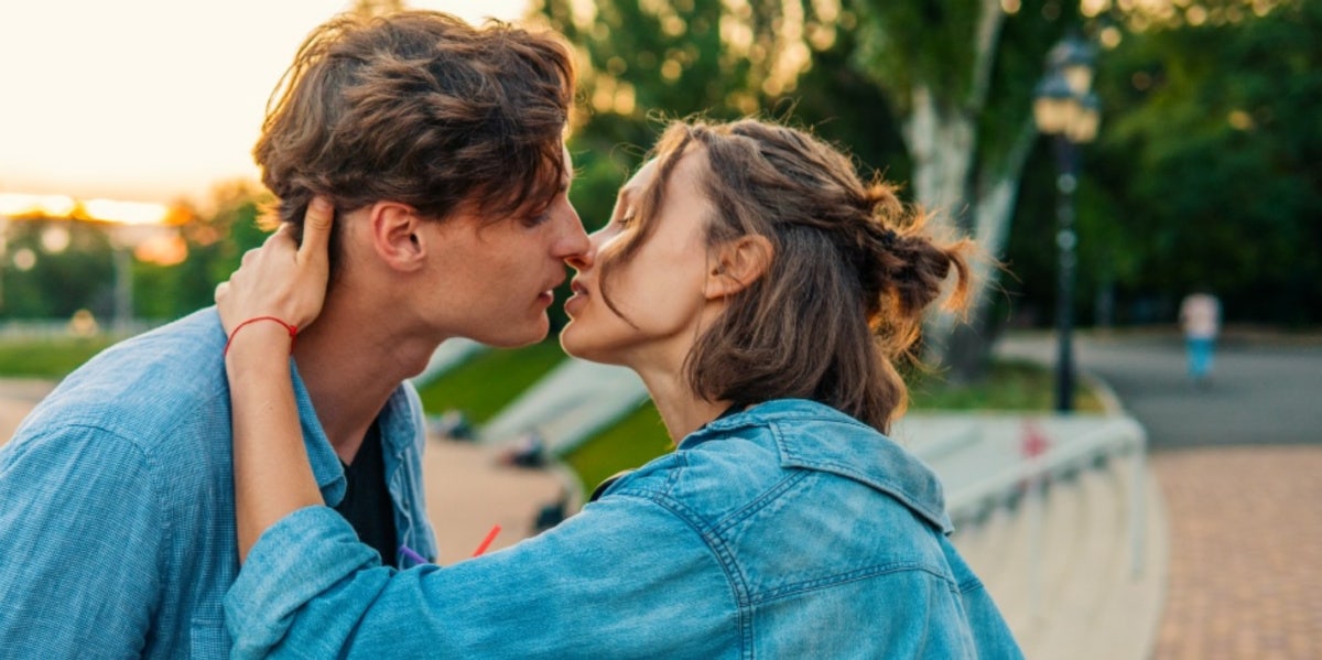 How to make a passionate and memorable kiss - Burning Kiss