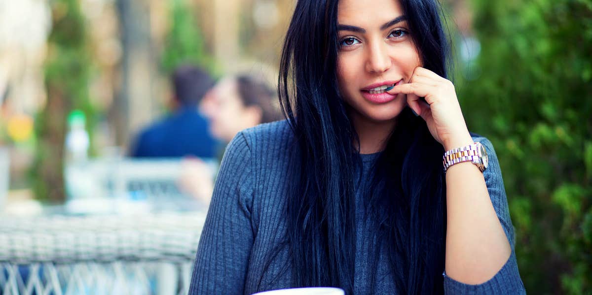 20 Subtle Secrets to Play It Cool With a Guy & Not Be Distant or Clingy