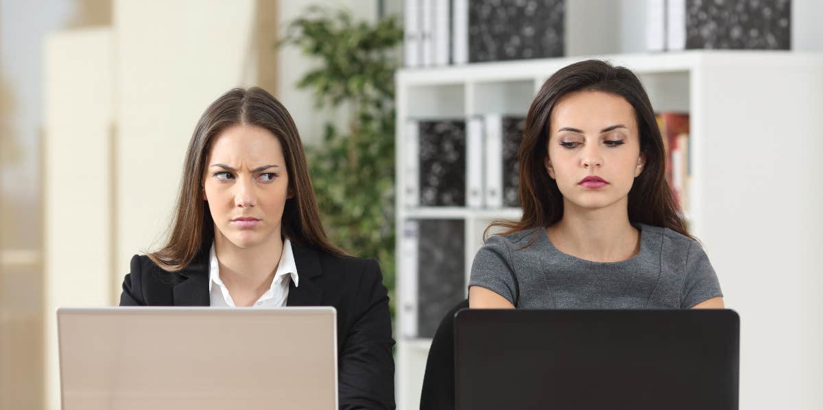 How To Catch Two-Faced Coworkers Or Employees?