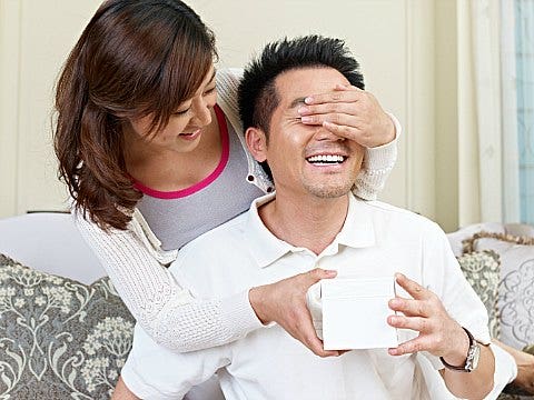 Ways to make your husband happy : झगड़े के बाद नाराज हो गया पति? इन 5 टिप्स  से अपने गुस्साए पति को करें शांत | TheHealthSite.com हिंदी