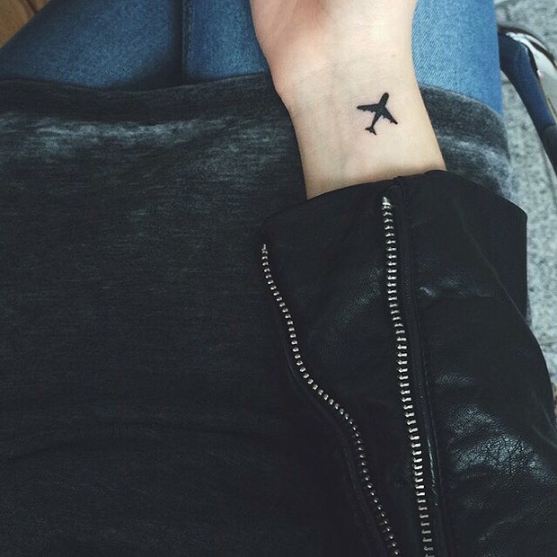 Minimalism | Tiny tattoos, Mini tattoos, Plane tattoo