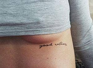 The charm of the discreet tattoo in 80 examples with a secret message