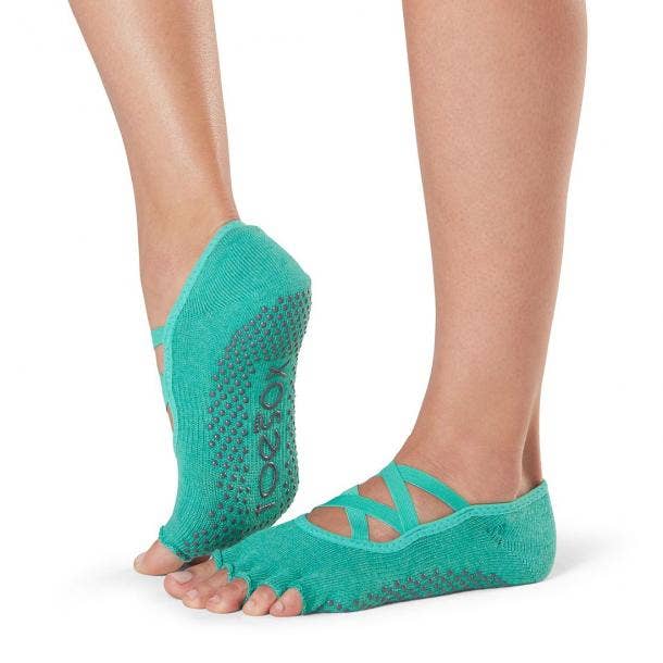 10 Best Yoga Socks That Are Stylish And Non-Slip