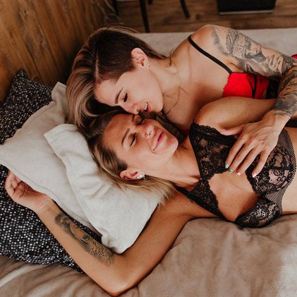 610px x 610px - 10 Sexy Lesbian Erotica Sex Stories To Turn You On | YourTango