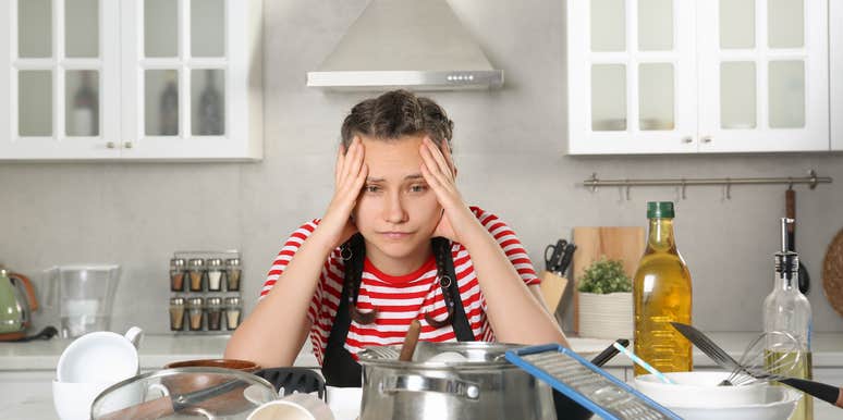 Wife upset that her husband won't do the dishes