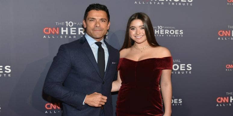 774px x 386px - Who Is Lola Consuelos? Kelly Ripa's Daughter Is Her Spitting Image |  YourTango