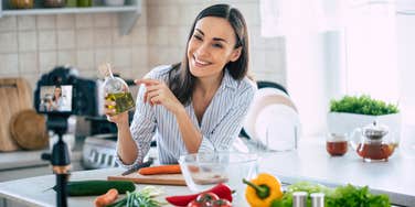 Woman monetizing cooking hobby