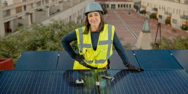 Solar photovoltaic installer