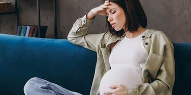 pregnant mom upset because she can't name her baby