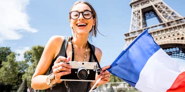 Parisian woman who is happy. 