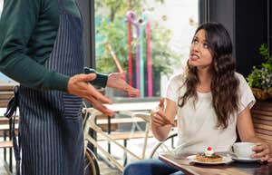 woman refusing to tip at restaurant